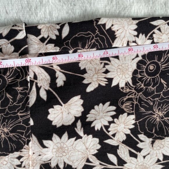 Tribal Cropped Floral Pants - Picture 2 of 5